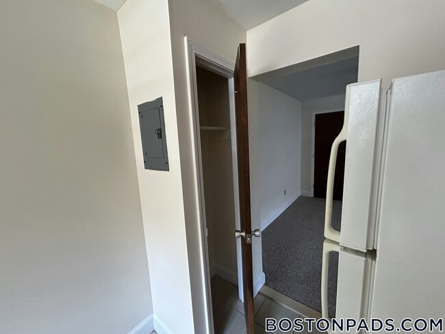 Foto del edificio - 8 Brattle Dr