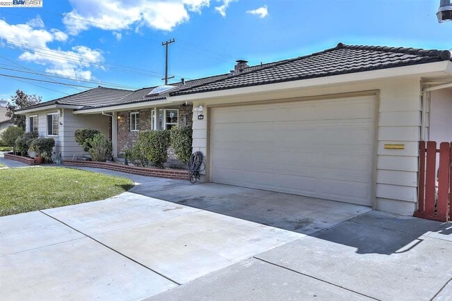 Building Photo - 38169 Logan Dr