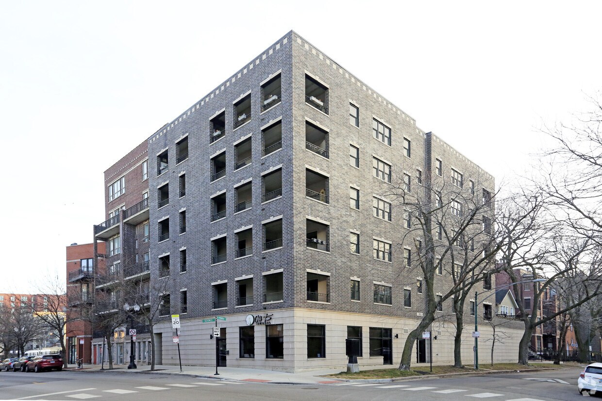 Primary Photo - 340 W Evergreen Ave