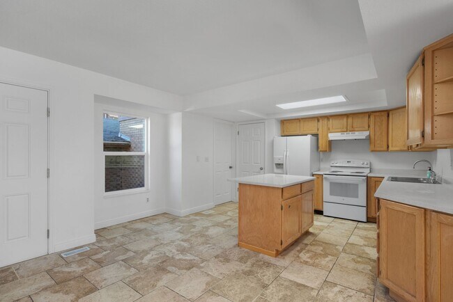 Building Photo - 8566-8568 Wasatch Boulevard East