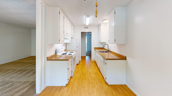 Foto del edificio - 829 Las Gallinas Ave