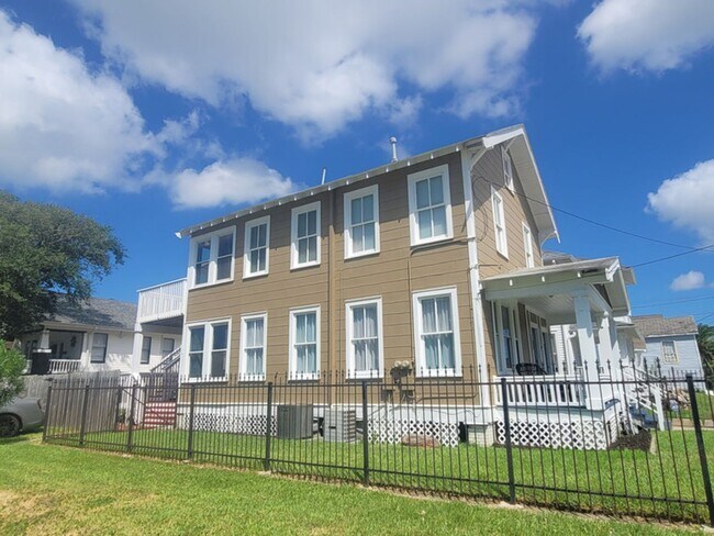 Building Photo - 2223 35th St