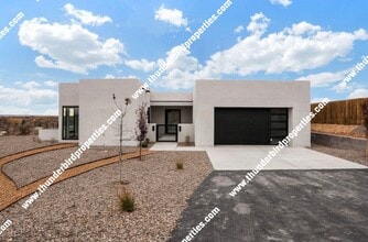 Building Photo - 1215 Coronado Rd