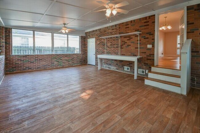 Building Photo - 1535 Laburnum Dr
