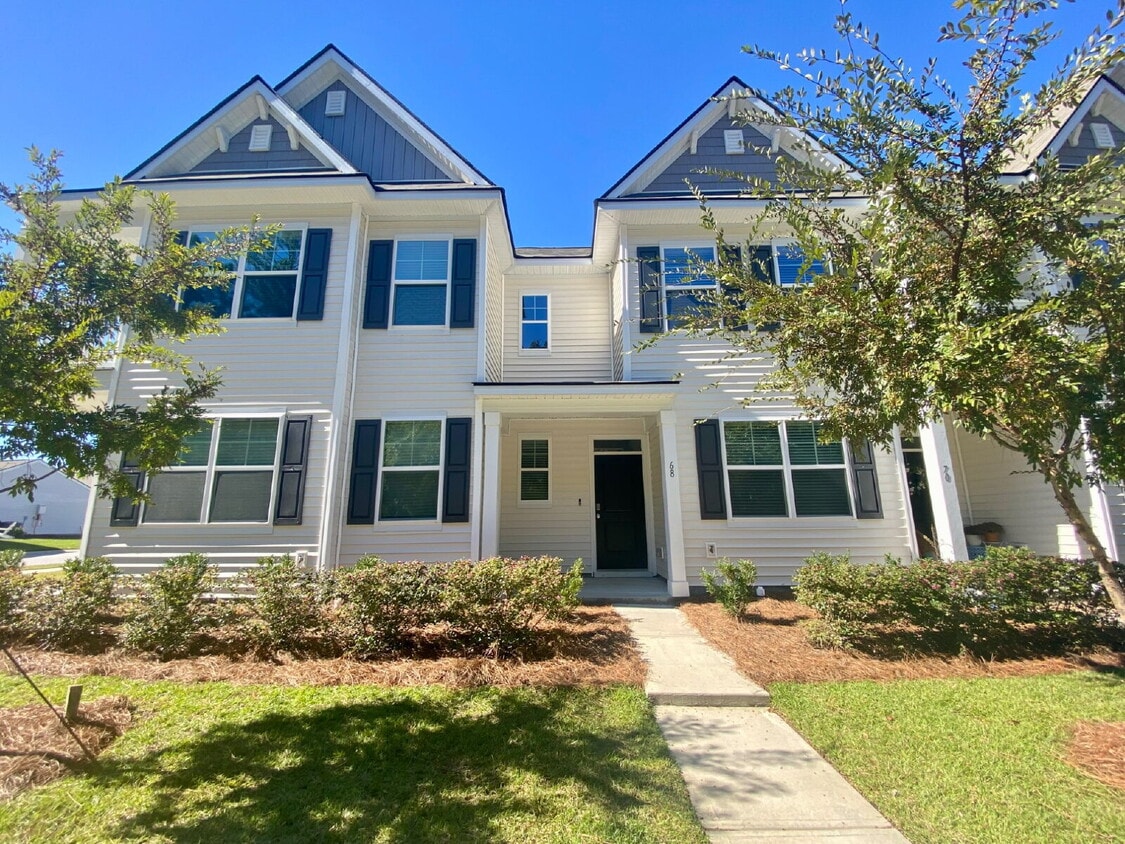 Foto principal - Beautifully Maintained Three Bedroom Townh...