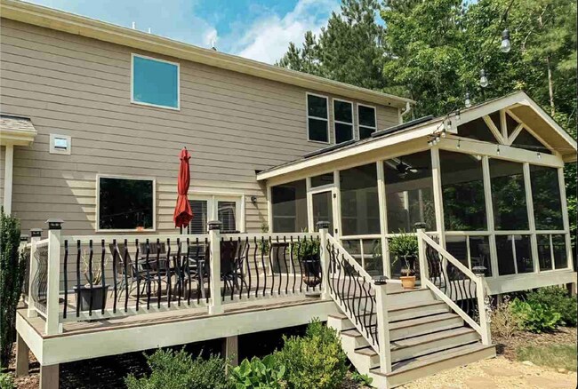 Foto del edificio - Luxurious 4-Bed, 4-Bath Wake Forest Retrea...