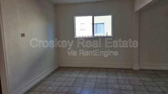 Foto del edificio - 126 W 10th St