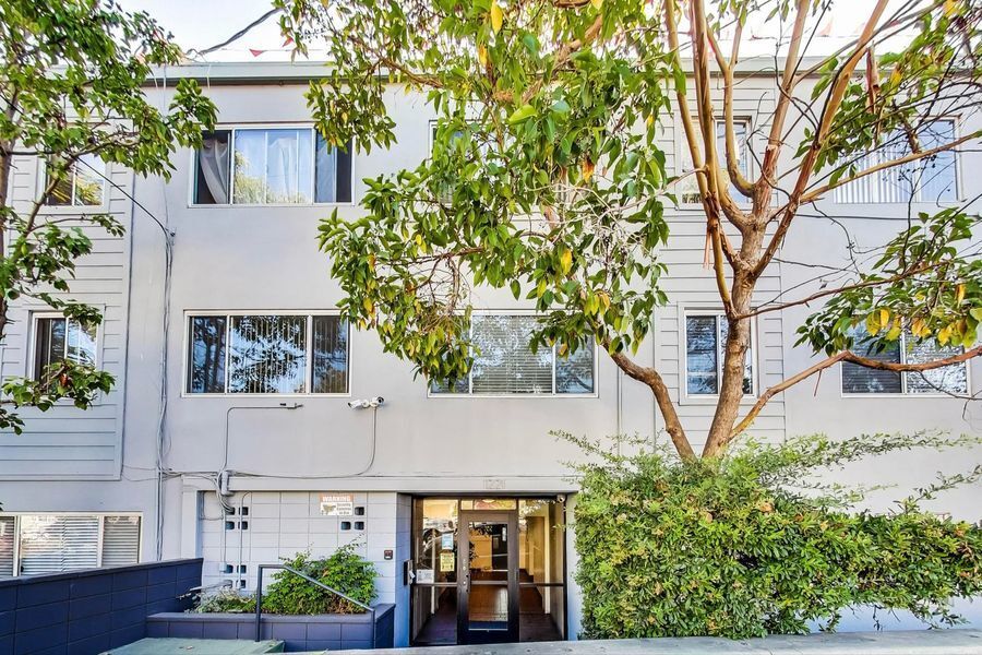 Primary Photo - Newly renovated apartment at Oakbrook! Up ...