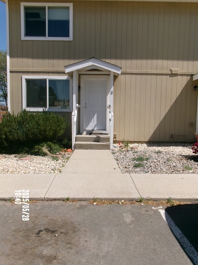 Building Photo - 1265 Redwood Cir