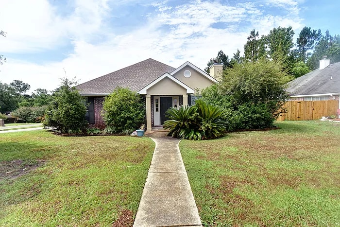 Primary Photo - 15065 Warren Dr