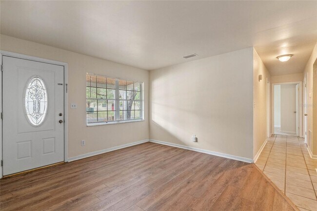 Foto del edificio - 245 Abbott Ave