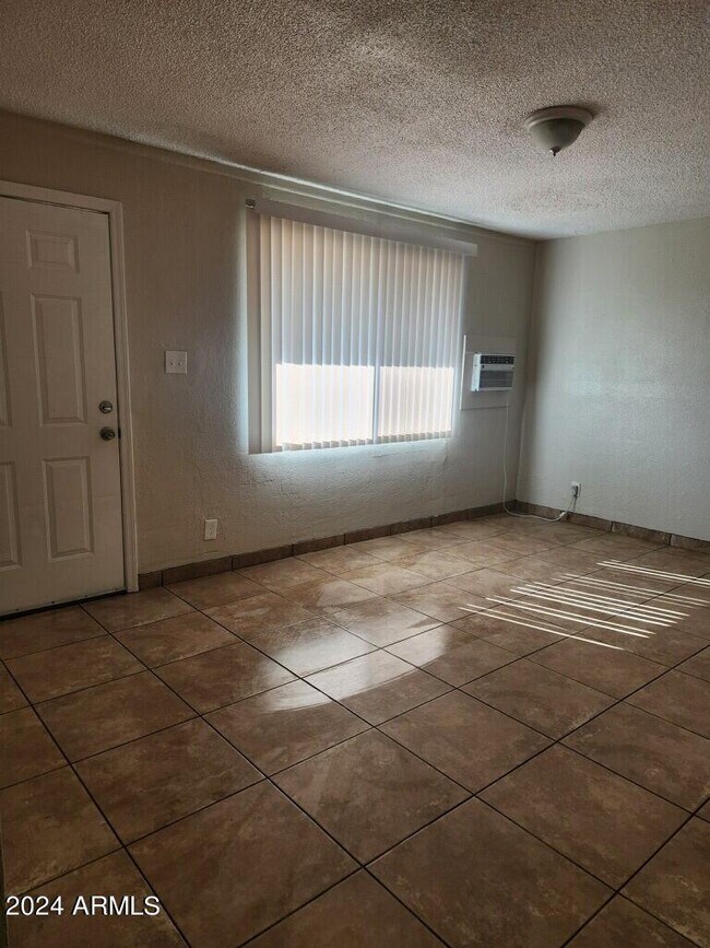 Foto del edificio - 2139 W Glenrosa Ave