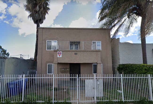 Building Photo - 1010 E Anaheim St