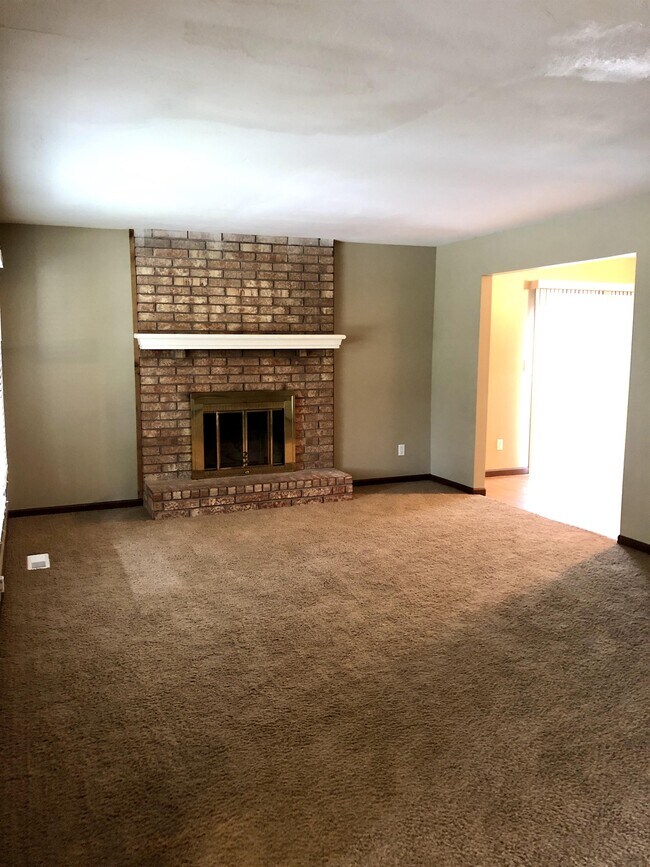 Building Photo - 13940 Falkirk Cir