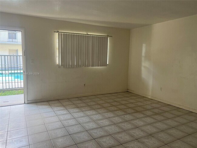 Building Photo - 16215 NE 18th Ct