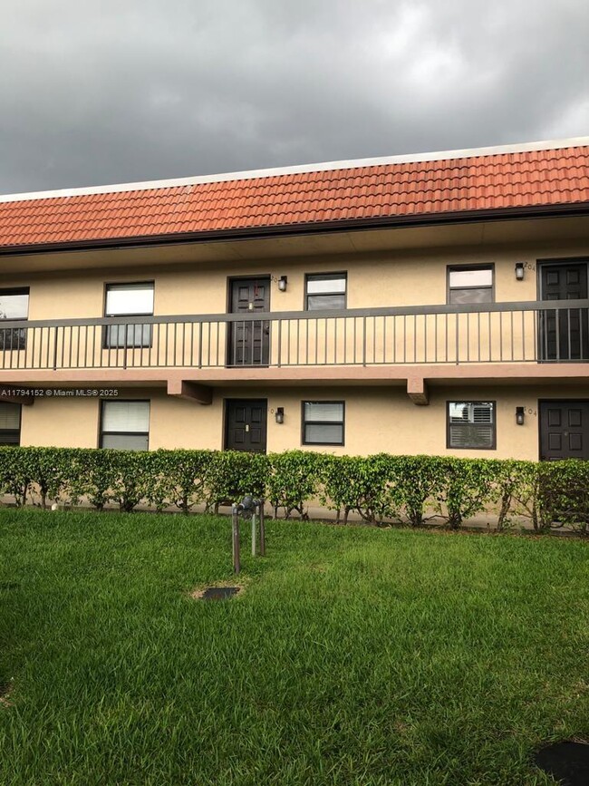 Foto del edificio - 21904 Lake Forest Cir
