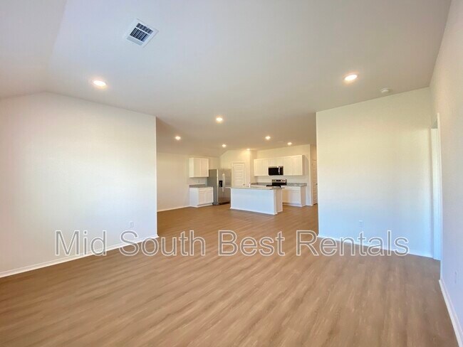 Building Photo - 52 Kelton Ln