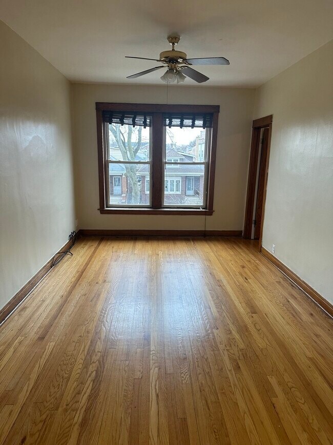Foto del edificio - 4950 W Warwick Ave