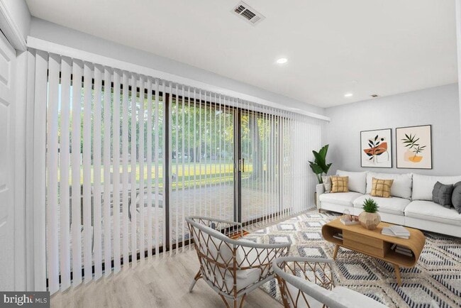 Foto del edificio - 16 E Bluebell Ln