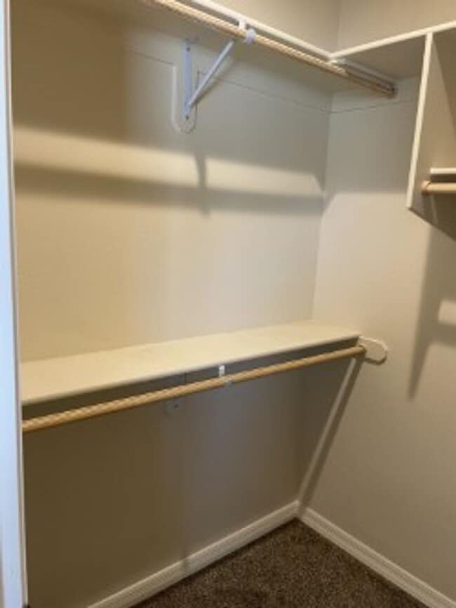 Building Photo - Newer home with walled yard. Move in ready!