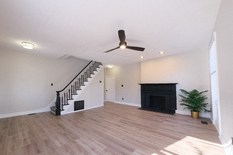 Primary Photo - 52 W Gibson St