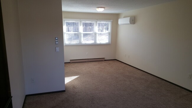 Dining Area - 1825 Castle St