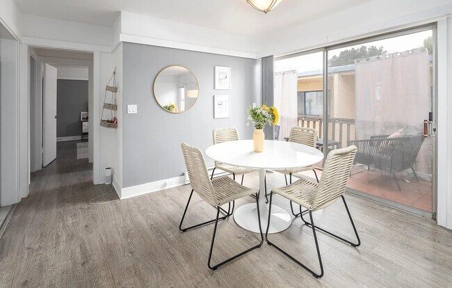 Área de comedor - 2807 Highland Ave