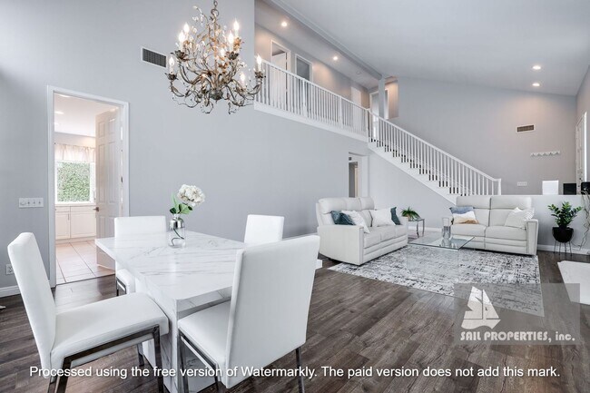 Building Photo - Gorgeous and Elegant home in downtown Huntington Beach!