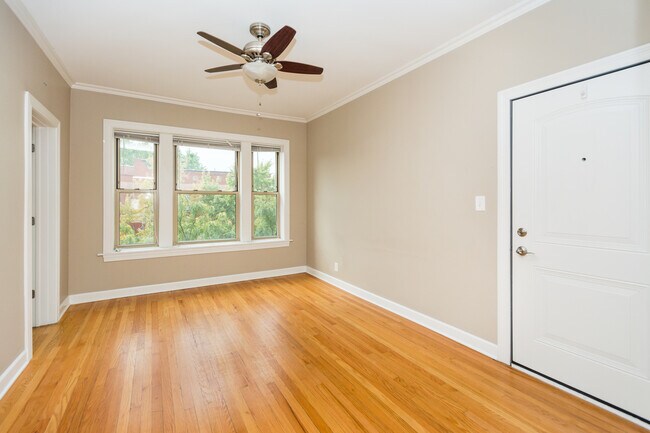 Foto del edificio - 3101 N Racine Ave