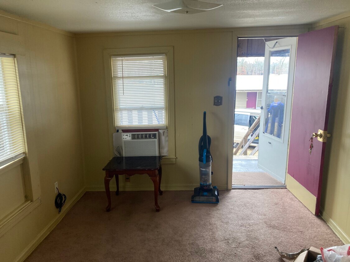 Primary Photo - 705 E Downing St