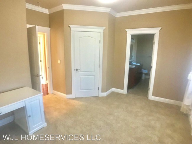 Building Photo - 5 br, 4 bath House - 6449 S 120th St
