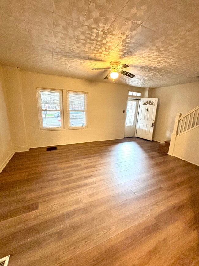 Building Photo - 715 6th St