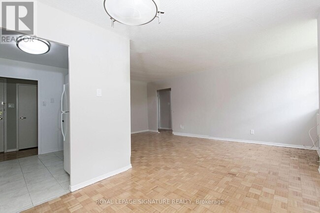 Building Photo - 525 Eglinton Ave E