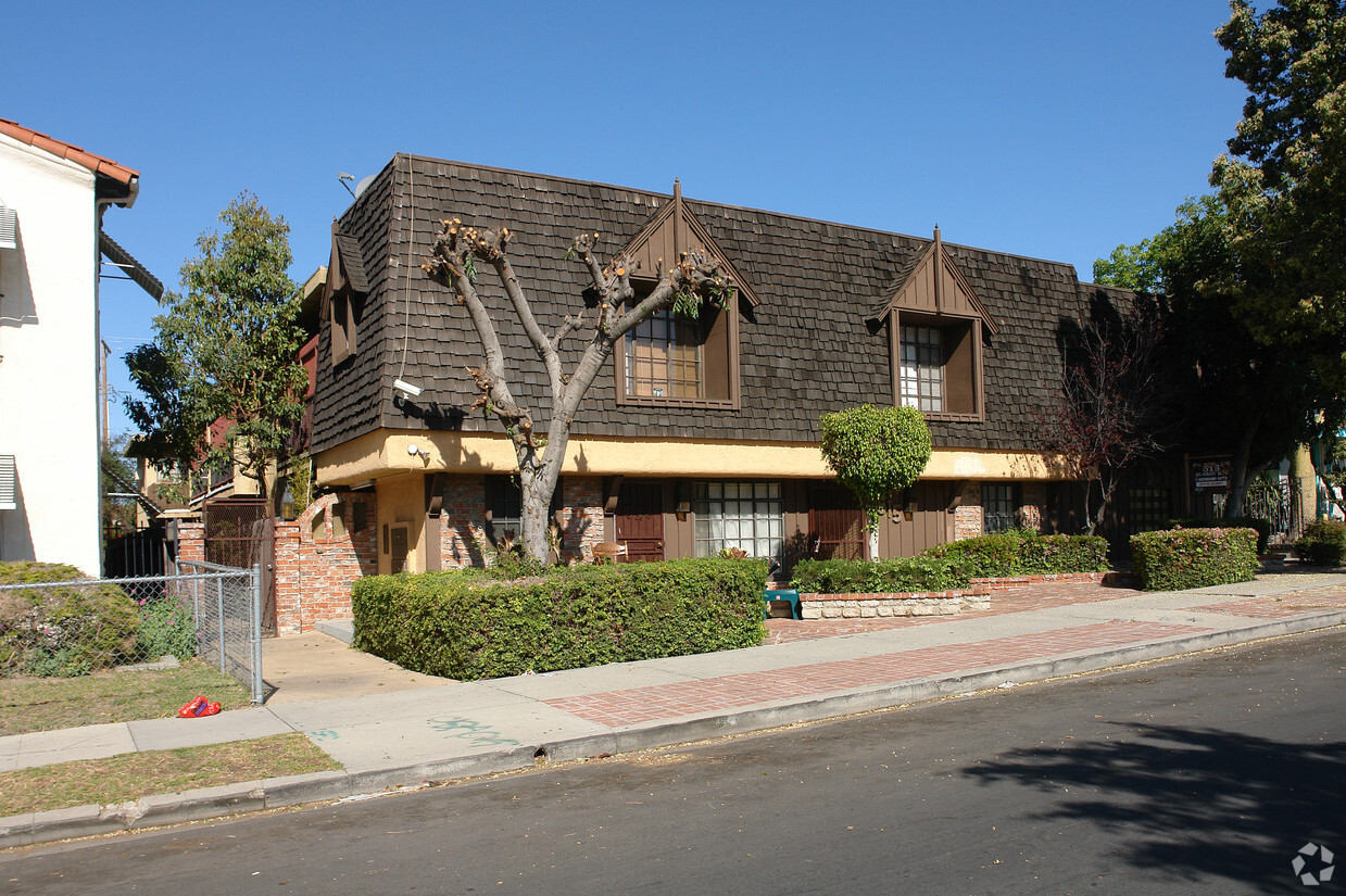 Building Photo - 515-517 N Hobart Blvd