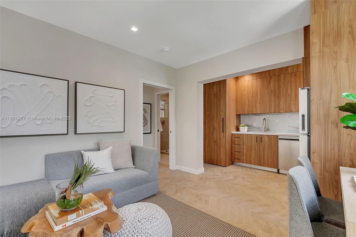 Foto principal - 1840 SW 22nd Terrace