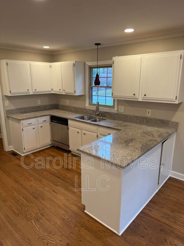 Foto del edificio - 708 W Lee Rd