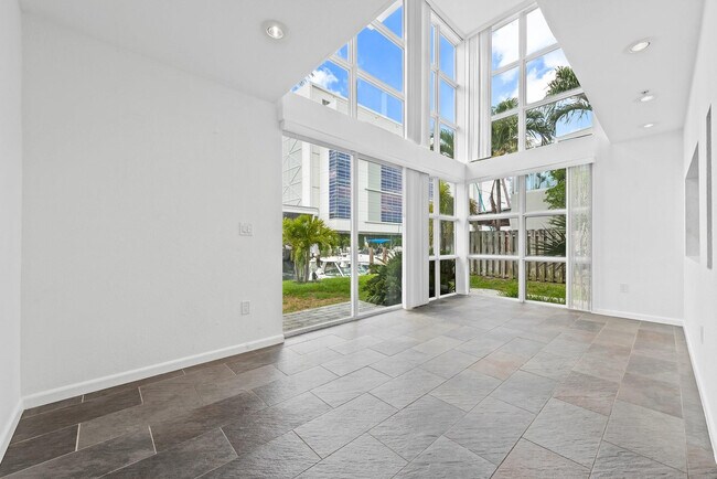Foto del edificio - 1490 SE 15th St