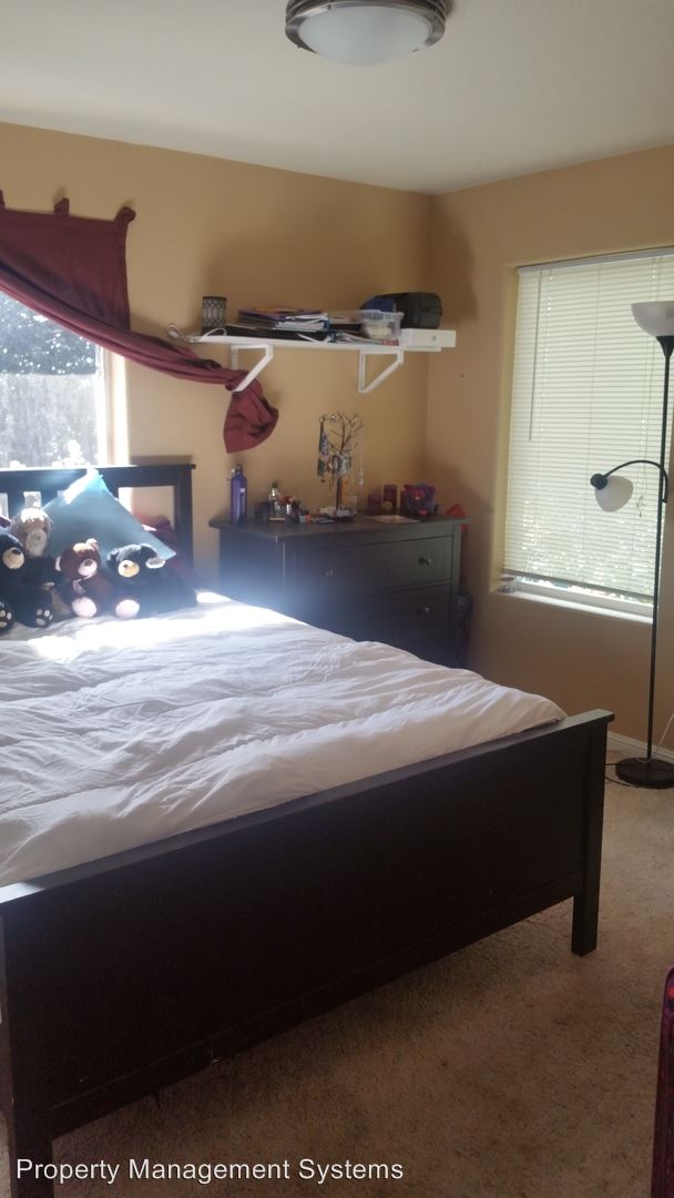 Building Photo - 855 SW 170th Ave