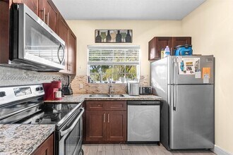 Building Photo - 680 Cypress Club Way