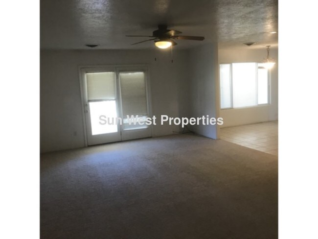 Building Photo - Washer/Dryer included!