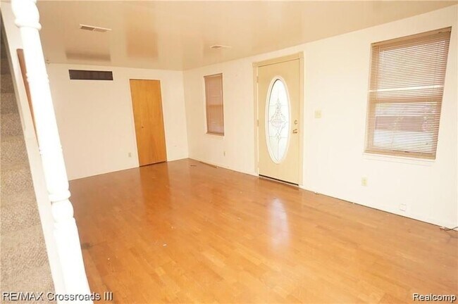 Building Photo - 520 Sumpter Rd