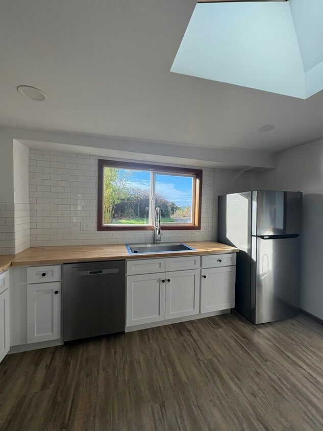 Primary Photo - 1466 Janes Rd