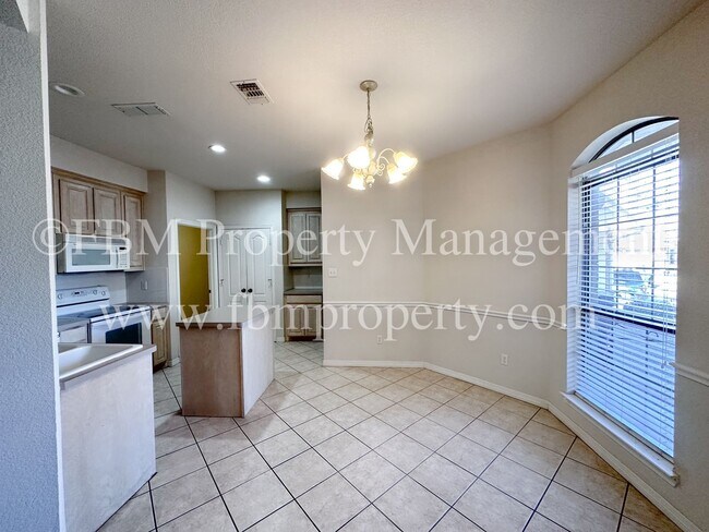 Foto del edificio - 708 Nandina Way