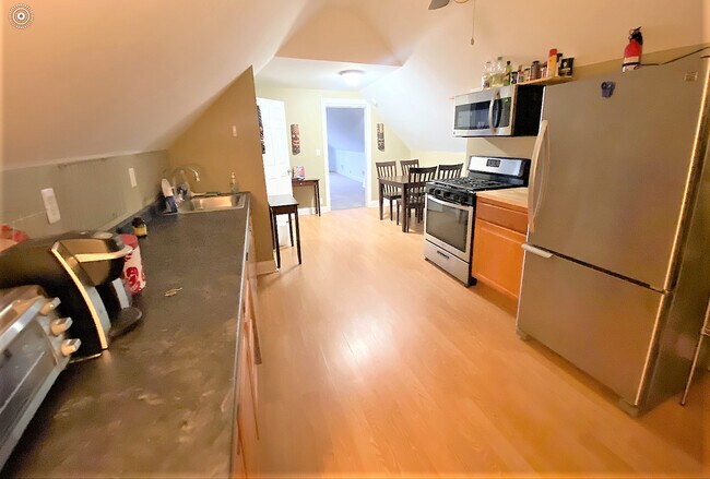 Foto del edificio - 3926 W Byron St