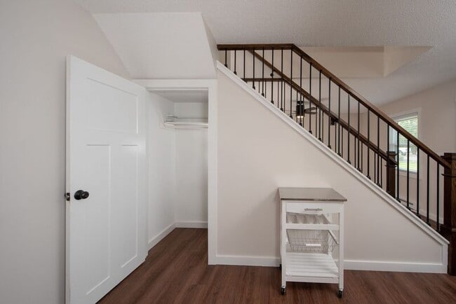 Building Photo - 10a Kirby Rd