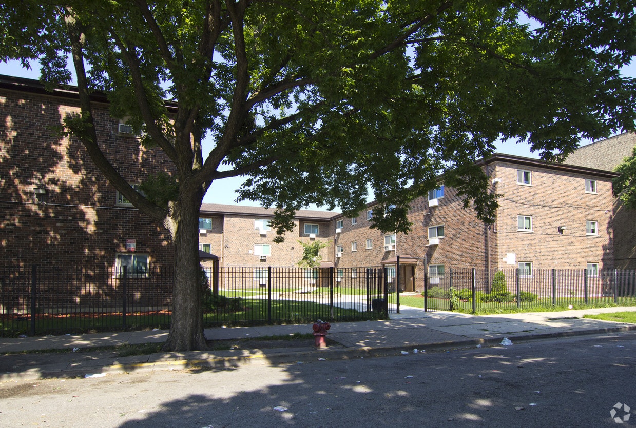 Building Photo - 6826 S Perry Ave