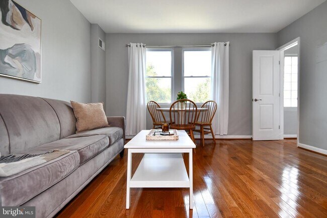 Foto del edificio - 1643 Montello Ave NE