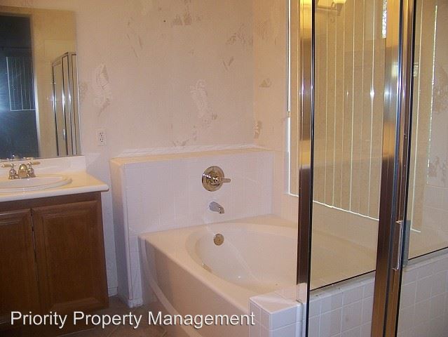 Foto del edificio - 5608 Majestic Tide Ave