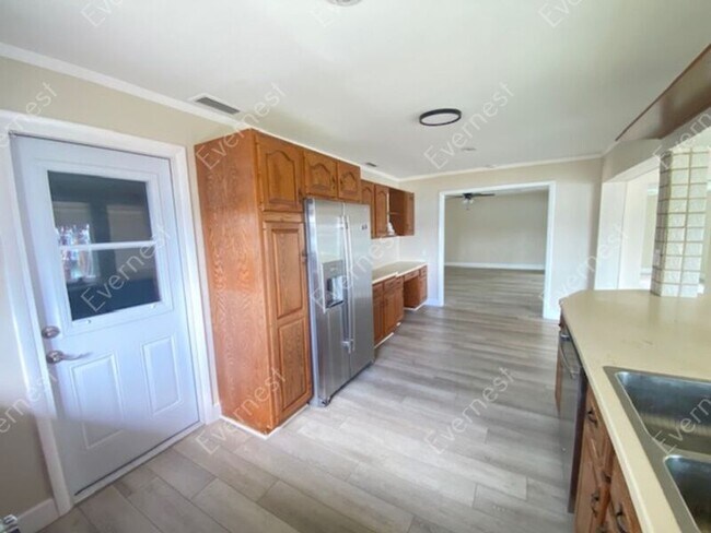 Building Photo - 405 Normandy Rd