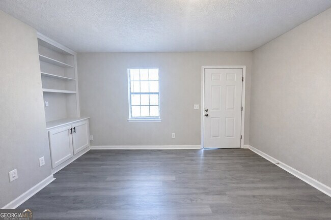 Building Photo - 271 E Wright St